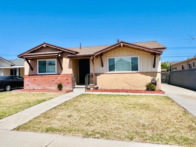 Charming Home for Lease in a Prime Location - Charming Home for Lease in a Prime Location