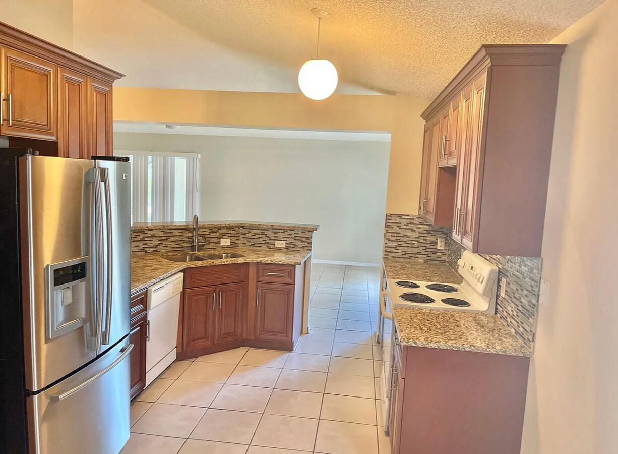 Photo - 2648-2612 12th Square SW