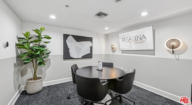 Photo - 290 N Hudson Ave Unidad 305W Rental