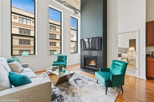 Photo - 758 N Larrabee St