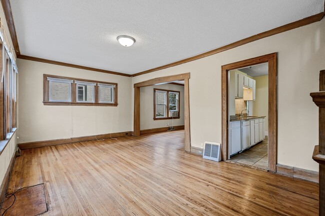 Photo - MUST SEE 5BD/2BA in Como near U of M! Avail. 9/1/26