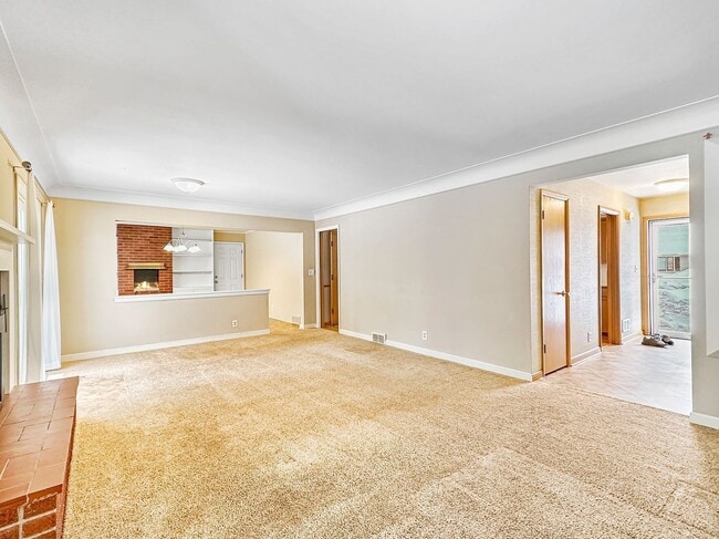 Photo - 341 Herman Terrace