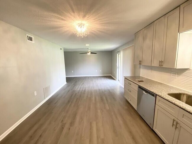 Photo - 405 Marshall Ct