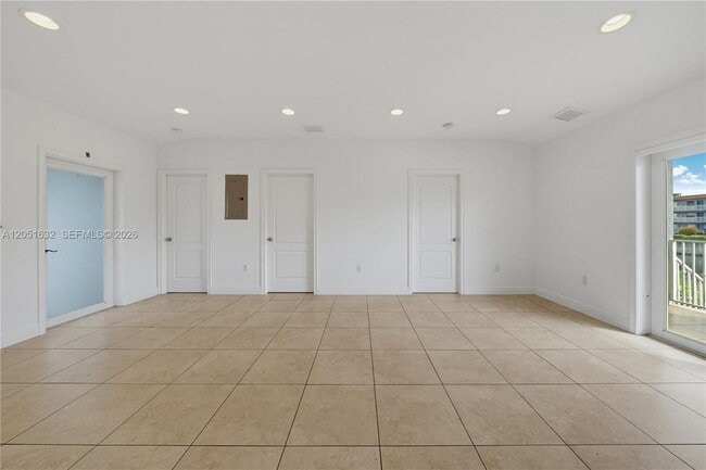 Photo - 7515 NW South River Dr