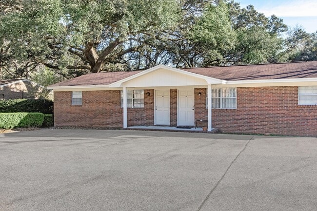 Photo - Bennett Apartments