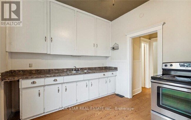 Photo - 51 Smith Ave Unité Main