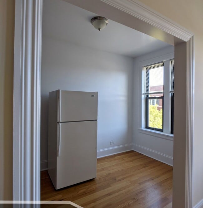 Photo - 2704 N Sawyer Ave Unidad 301