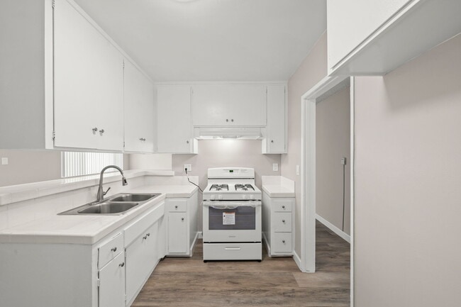 Photo - 13627-13737 1/2 Lemoli Ave