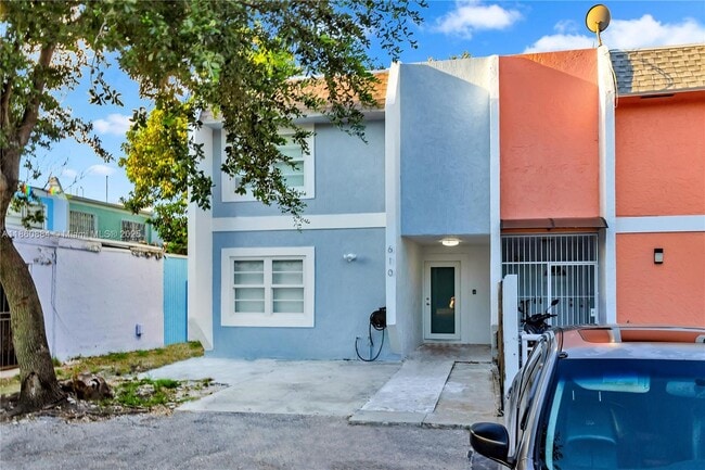 Photo - 610 NW 11th St