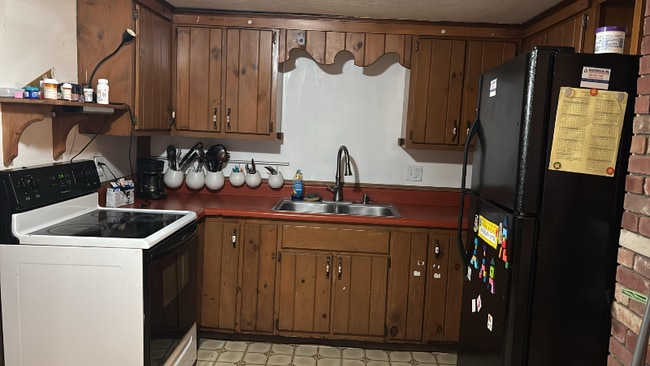 Photo - 24 Mechanic St Unit A