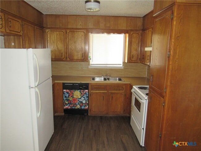 Photo - 2406 Shoemaker Dr