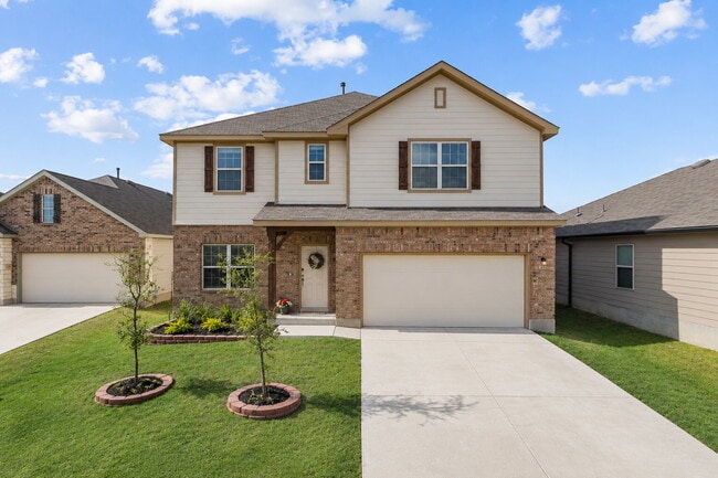 Building Photo - ASK ABOUT FREE APPLICATIONS THROUGH AUGUST!
"Spacious 6-Bedroom Retreat with 3.5 Baths and Over ...