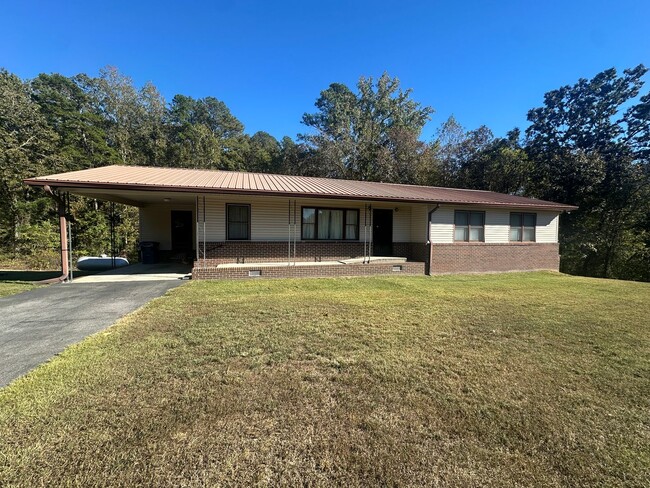 Building Photo - Charming 3-Bedroom, 2-Bath Home in Peacefu...