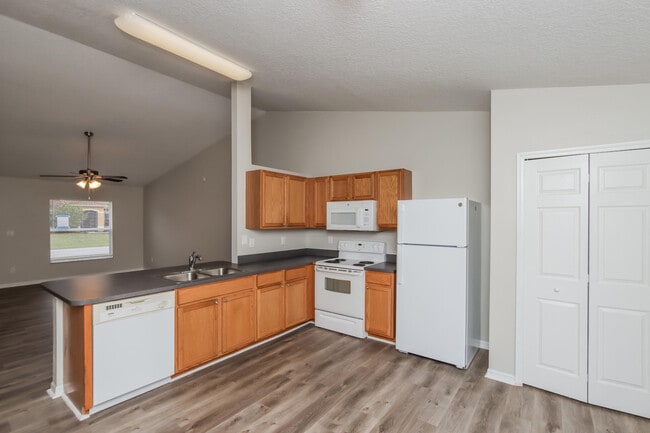 Photo - 1306 Alcazar St SE