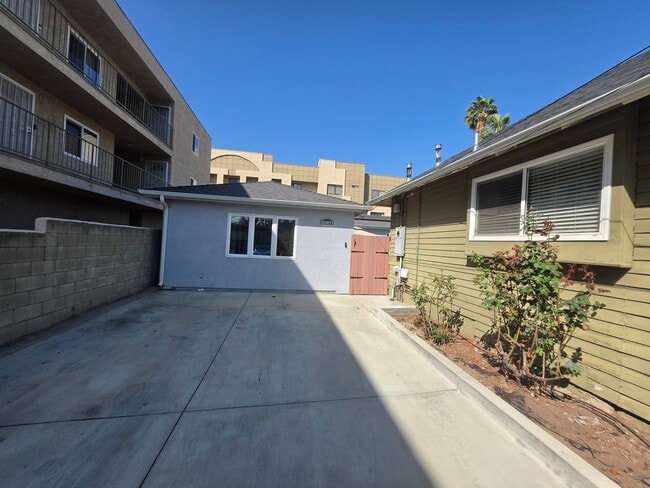 541 E Palmer Ave