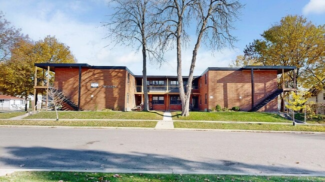 Building Photo - 186 Queen St Unit 11