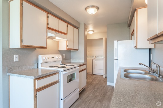 2BR, 1BA - 975 SF - Open Floor Plan