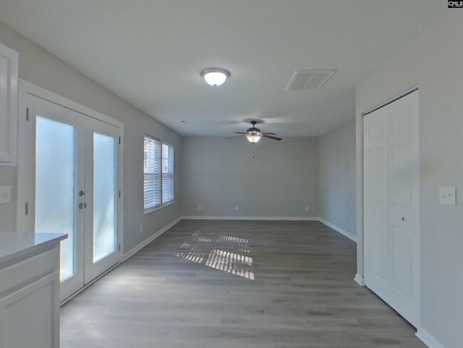 Photo - 925 Schofield Ln