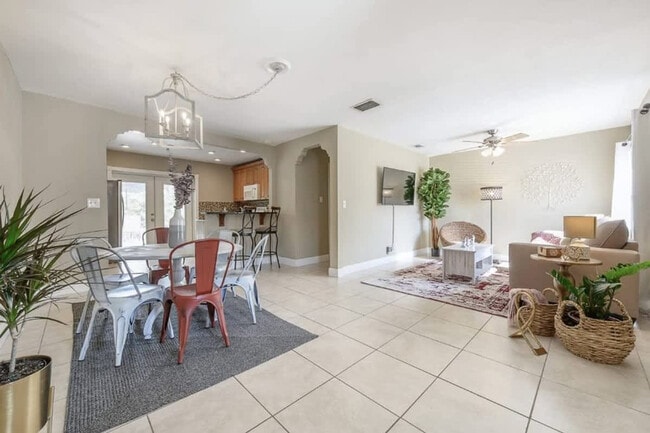 2415 W Carmen St Unit SI ID1553483P