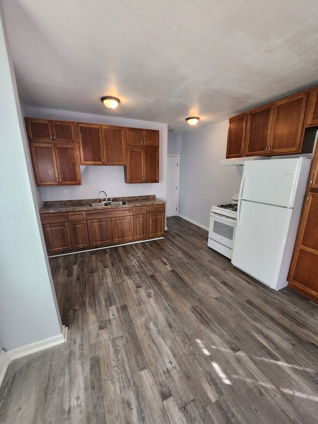 Photo - 416 W 5th St