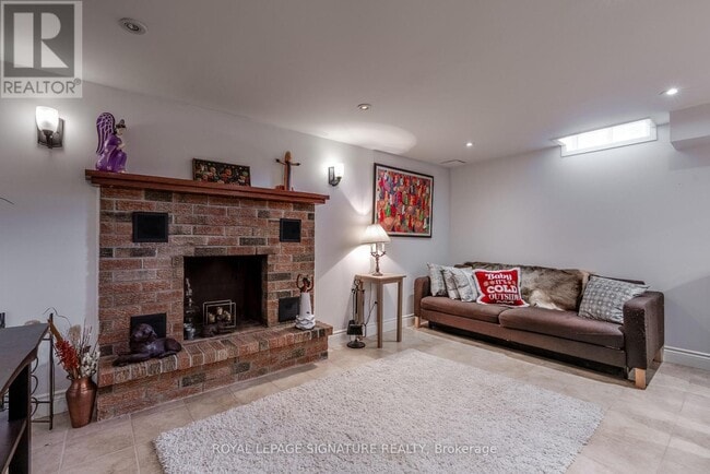 Photo - 20 Stonemanse Ct