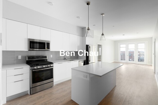Building Photo - 44 Medford St Unit 302B