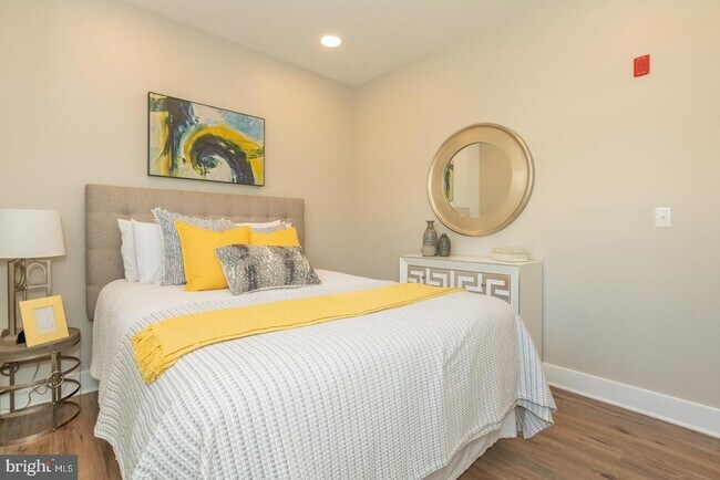 Photo - 2220-28 Master St Unit 3