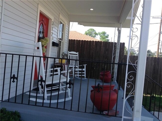 Photo - 317 Deckbar Ave