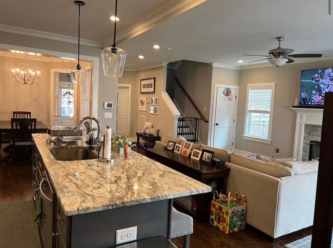 Photo - 2020 Rosemary Ln