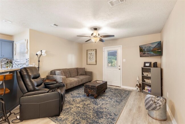 Photo - 207 Foster St
