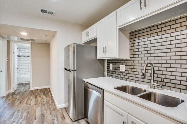 Photo - 4702 San Jacinto St