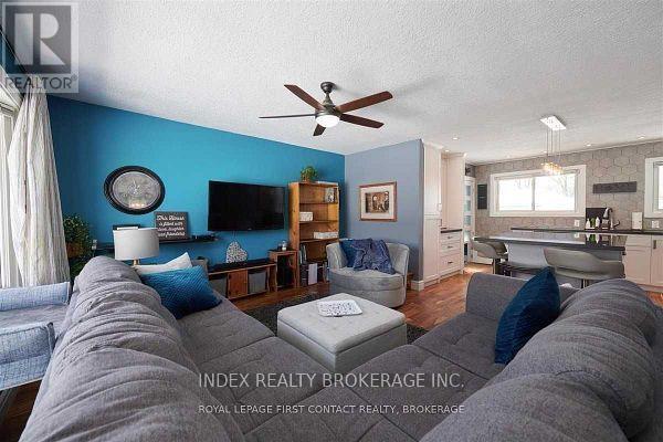 Photo - 18 Bothwell Crescent