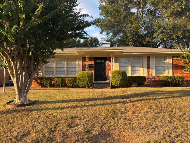Photo - 1300 E Hankerson St