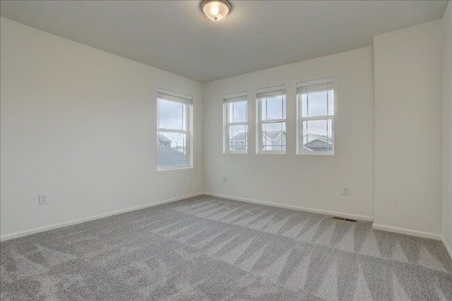 Photo - Available for move-in on 05/15/26- 3bed/2.5bath in Aurora!