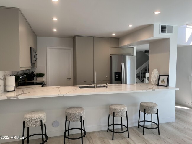 Building Photo - 5651 N 79th St Rental