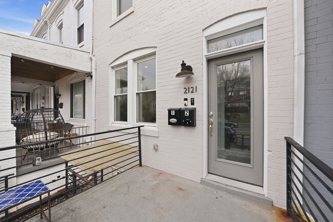 Photo - 2121 4th St NE Unit 1