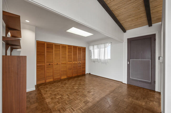 Photo - 1608 Makamua St