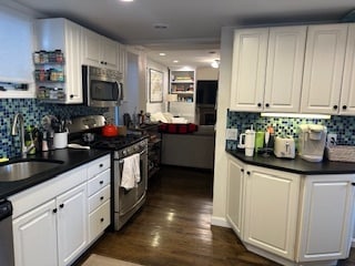 Photo - 245 W 5th St