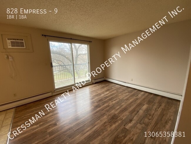 Building Photo - 1 bed 1 bath APARTMENT located in Rosemont, Regina, SK. Unit 9