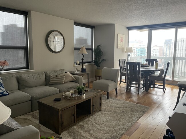 Photo - 545 N Dearborn St Apartments Unit 2201