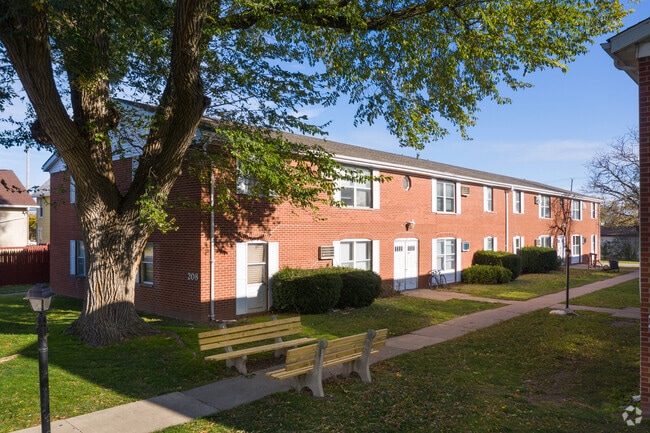 Eagle's Pine Apartments