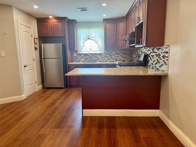 Photo - 87-08-87-95 95th Ave Apartamento
