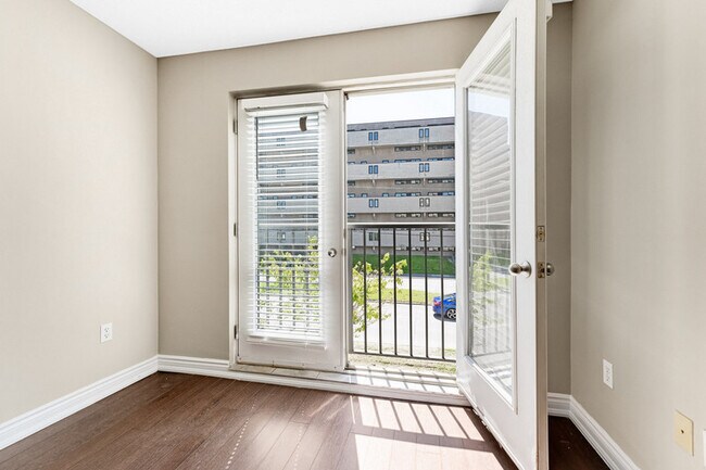 Photo - Baseline Court