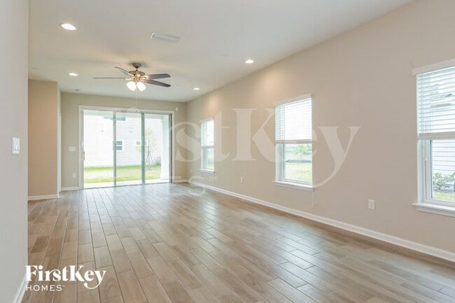 Photo - 120 Concave Ln