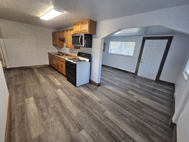 Photo - Charming 2/1 Home For Rent in Gerber!