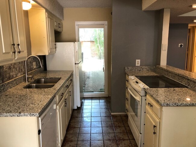 Photo - 2015 Fleur De Lis Ct