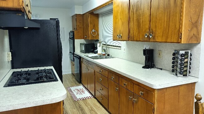 Photo - 557 Laker Wy