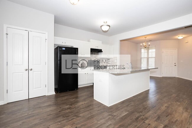 Photo - 156 Daisy Cir