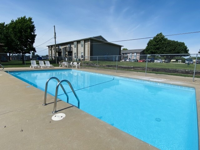 Pool - Lombard Heights Apartments