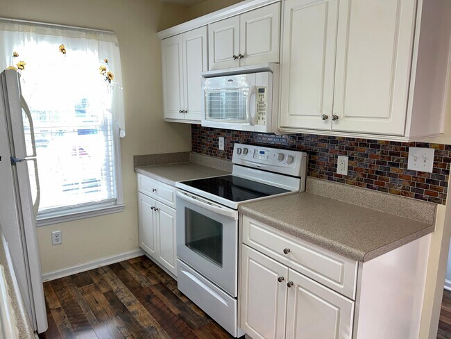 Photo - 111 Bennington Ln